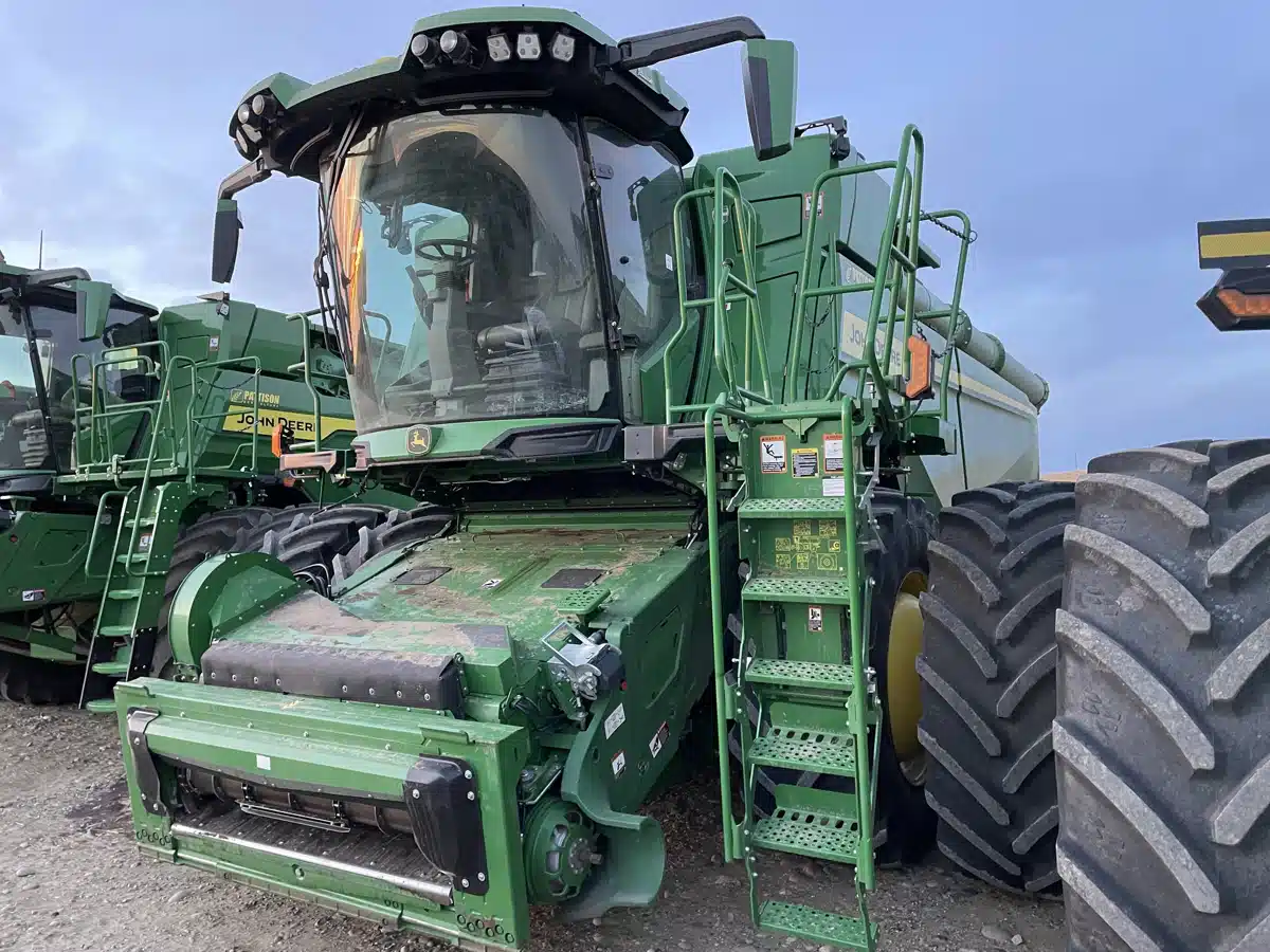 Gallery image 1 for 2023 John Deere X9 1000 Combine