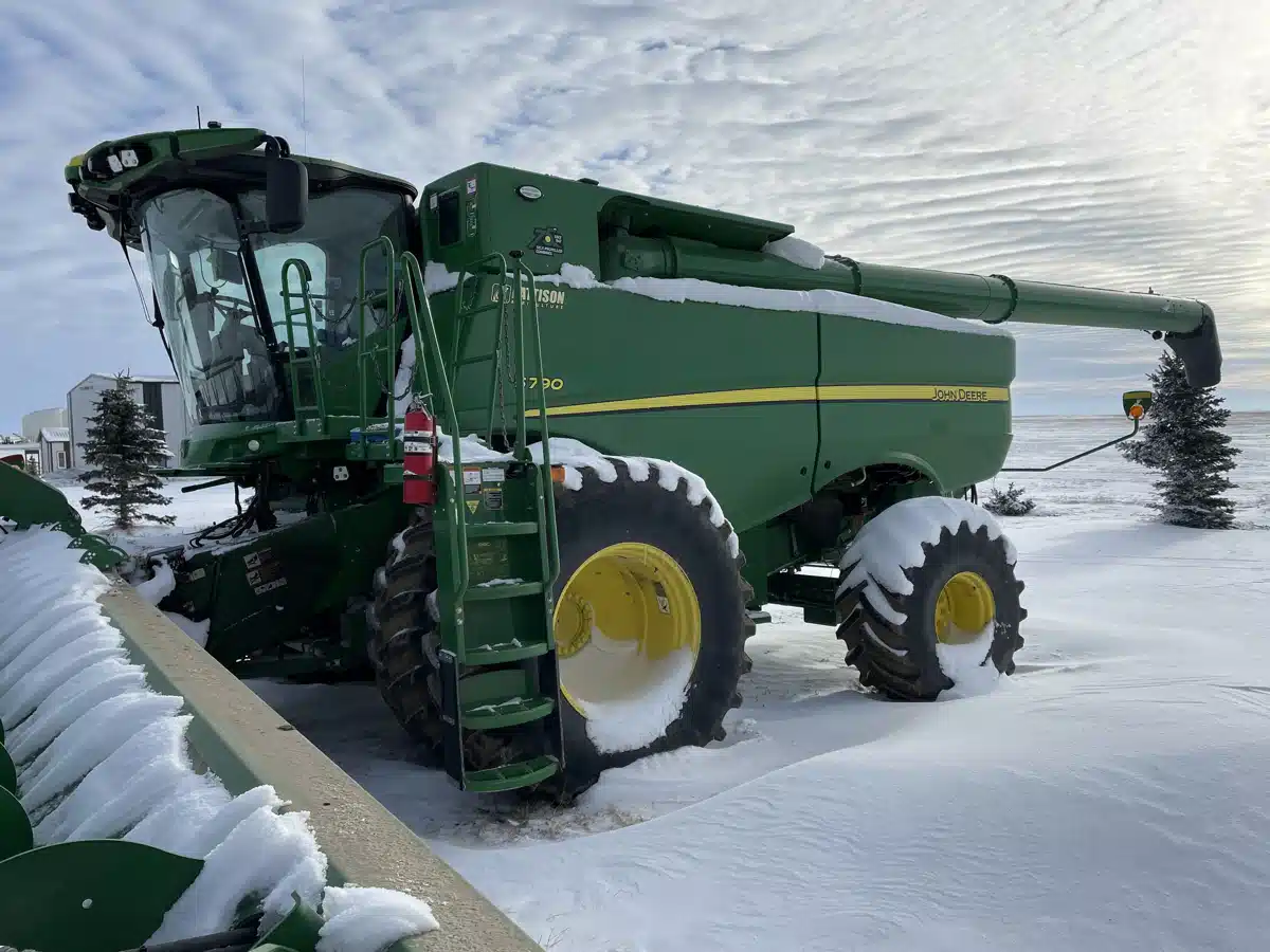Gallery image 1 for 2022 John Deere S790 Combine