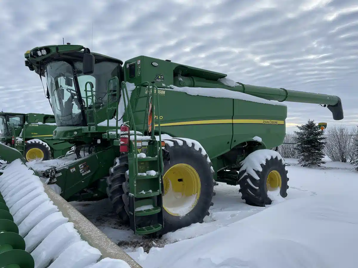 Used 2022 John Deere S790 Combine