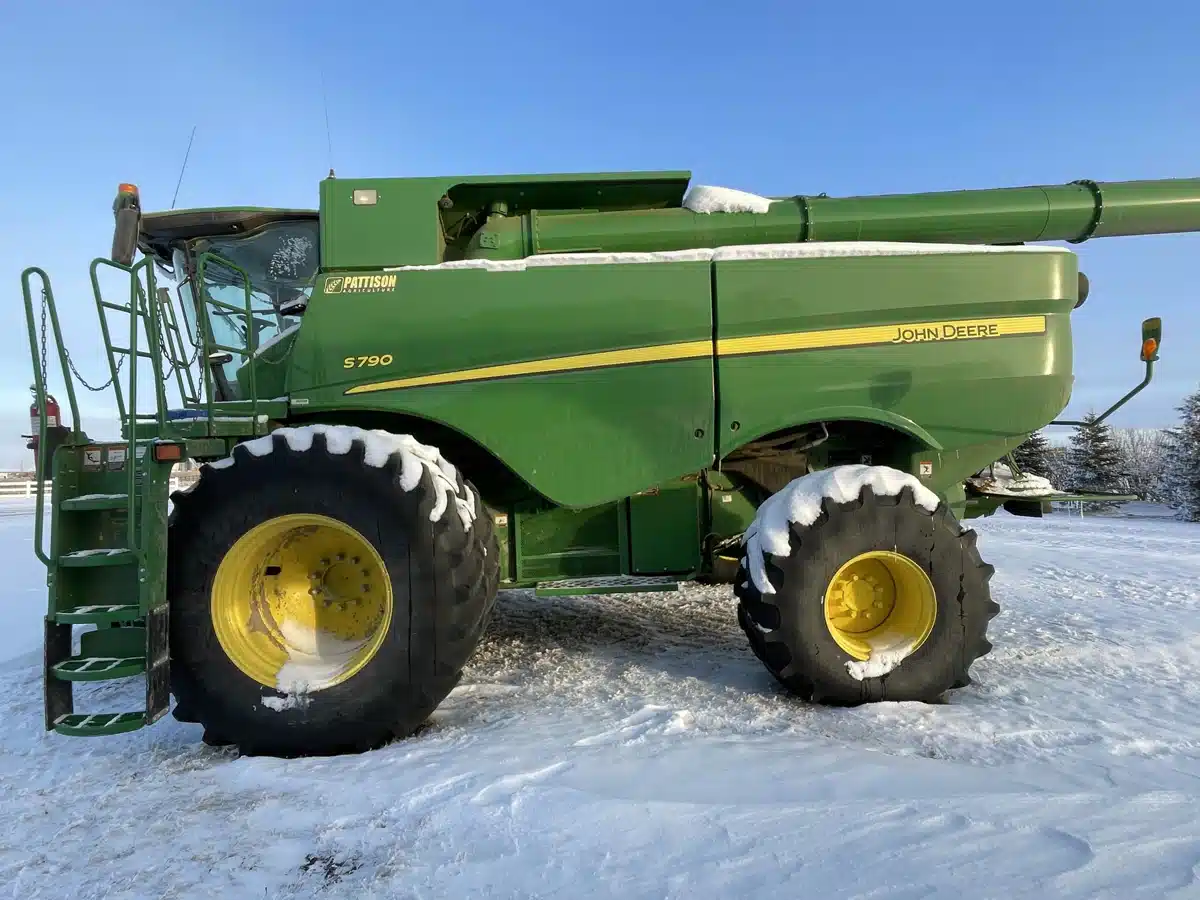 Gallery image 2 for 2018 John Deere S790 Combine