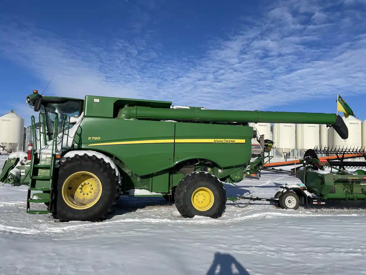 Gallery image 2 for 2018 John Deere S790 Combine