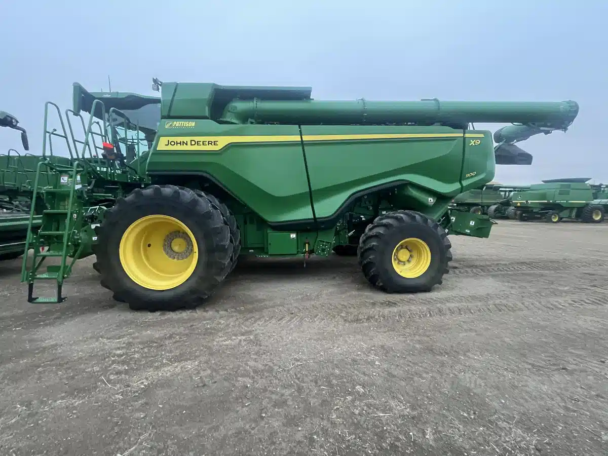 Gallery image 2 for 2024 John Deere X9 1100 Combine