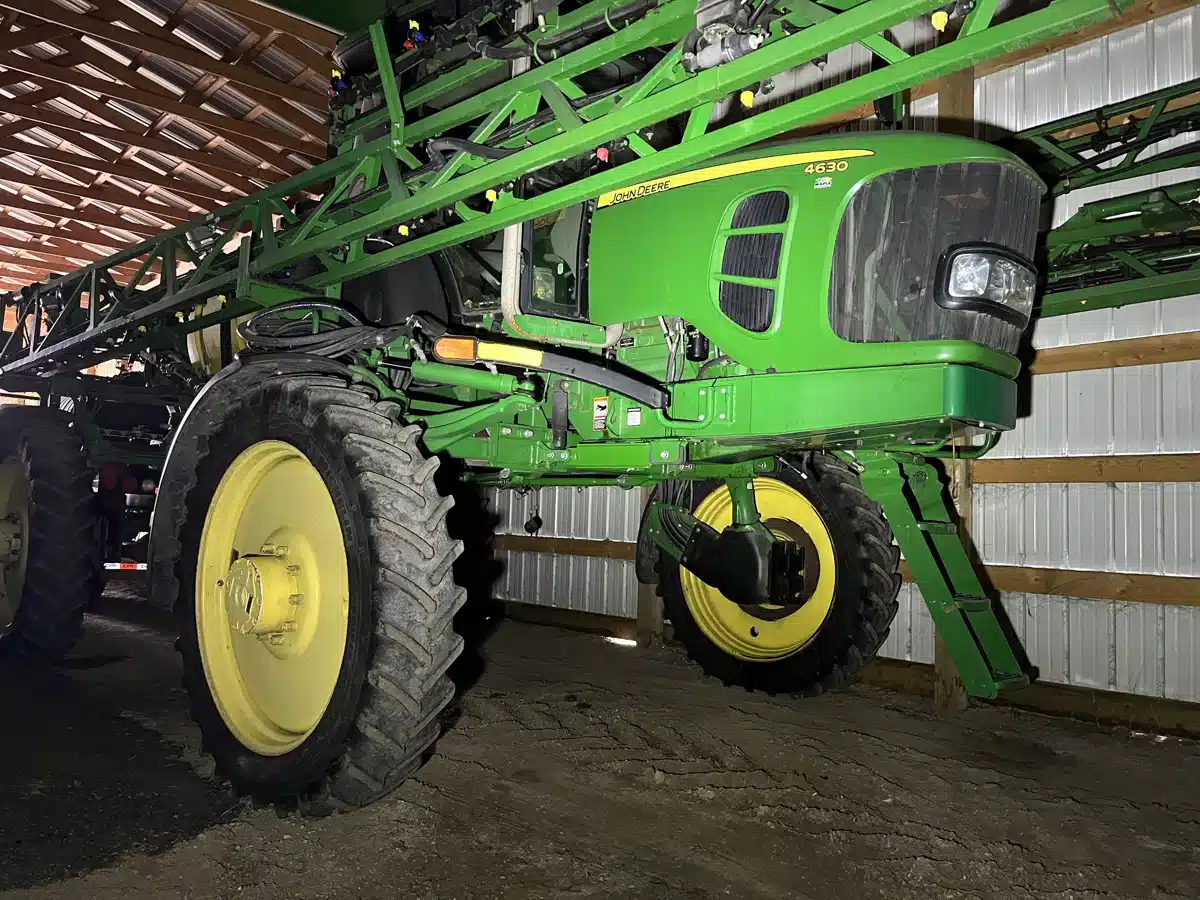 Gallery image 2 for 2010 John Deere 4630 Sprayer - Self Propelled