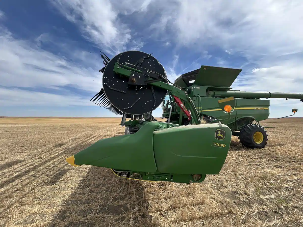 Gallery image 2 for Used 2017 John Deere 640FD Header - Draper