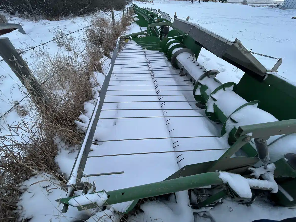 Gallery image 1 for 2014 John Deere 615P Header - Draper