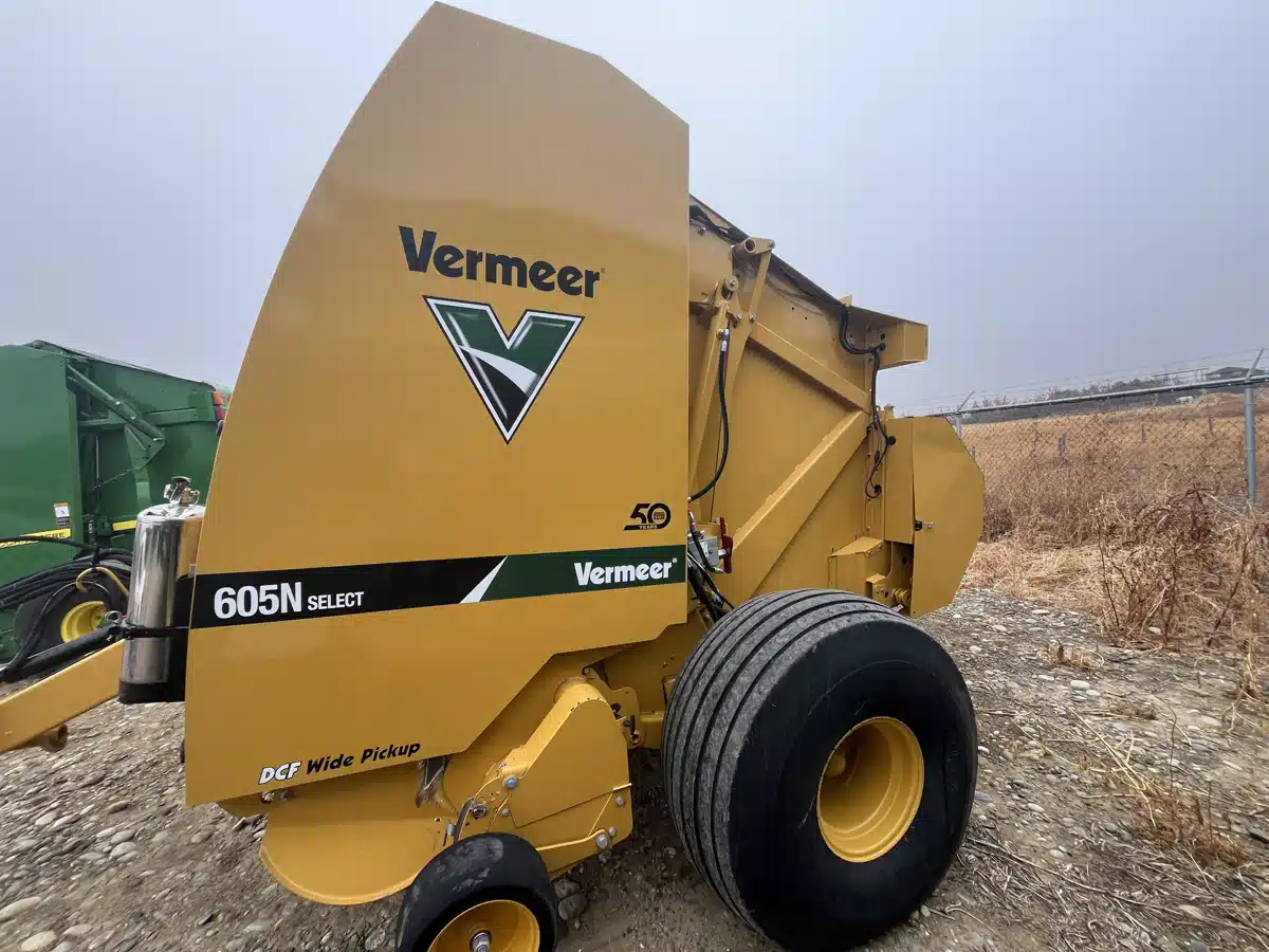 Gallery image 2 for Used 2021 Vermeer 605N Round Baler