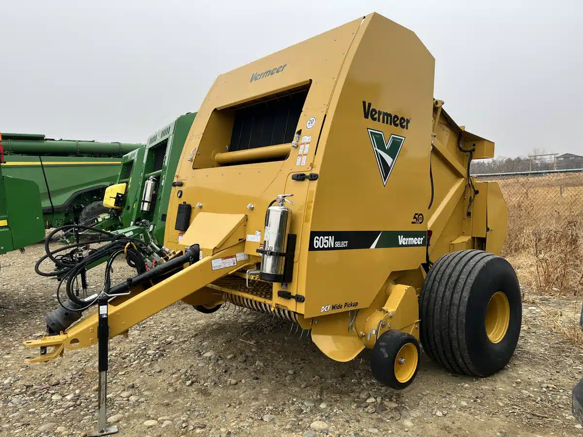 Gallery image 1 for Used 2021 Vermeer 605N Round Baler