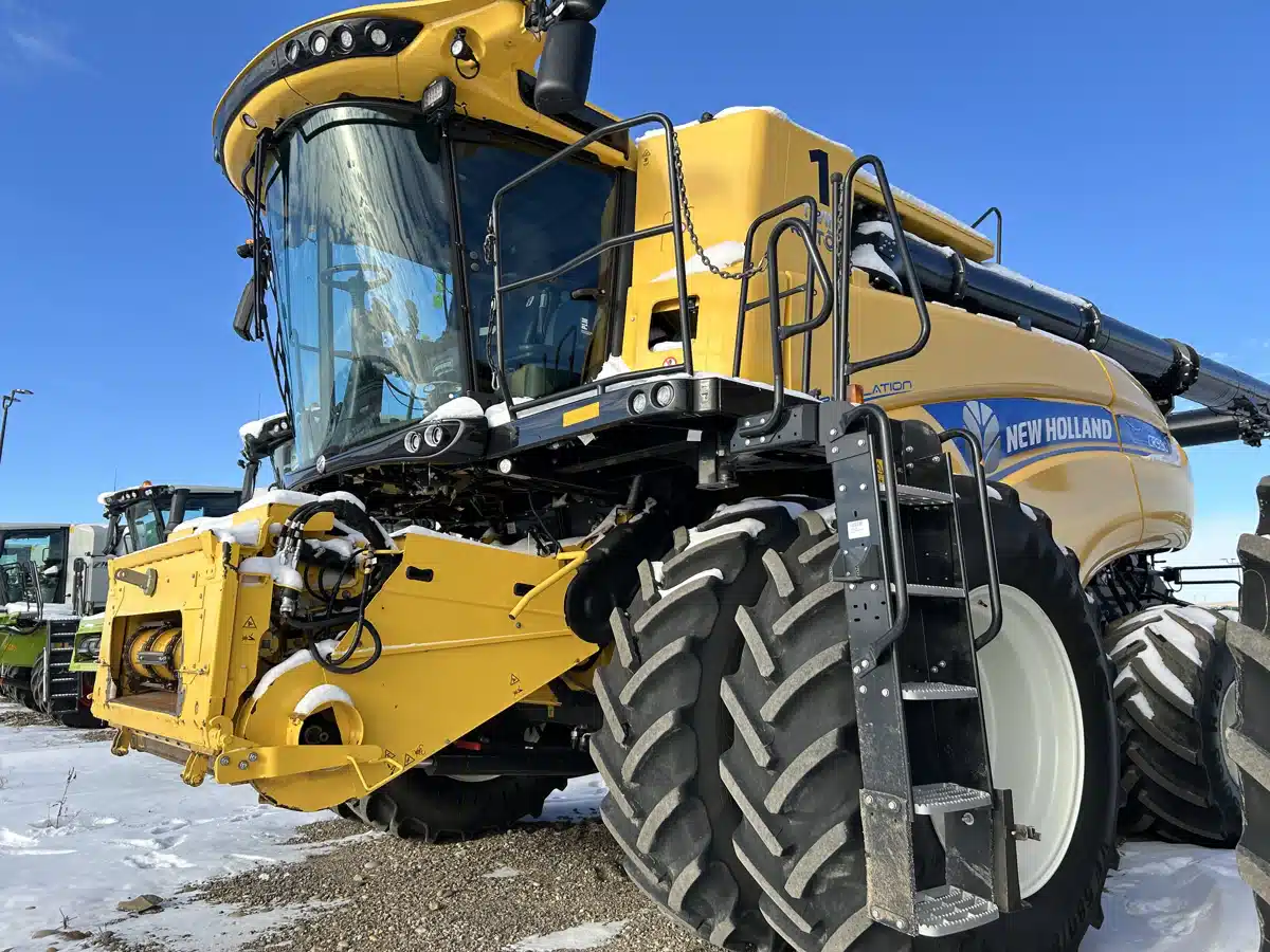 Gallery image 1 for Used 2022 New Holland CR9.90 Combine