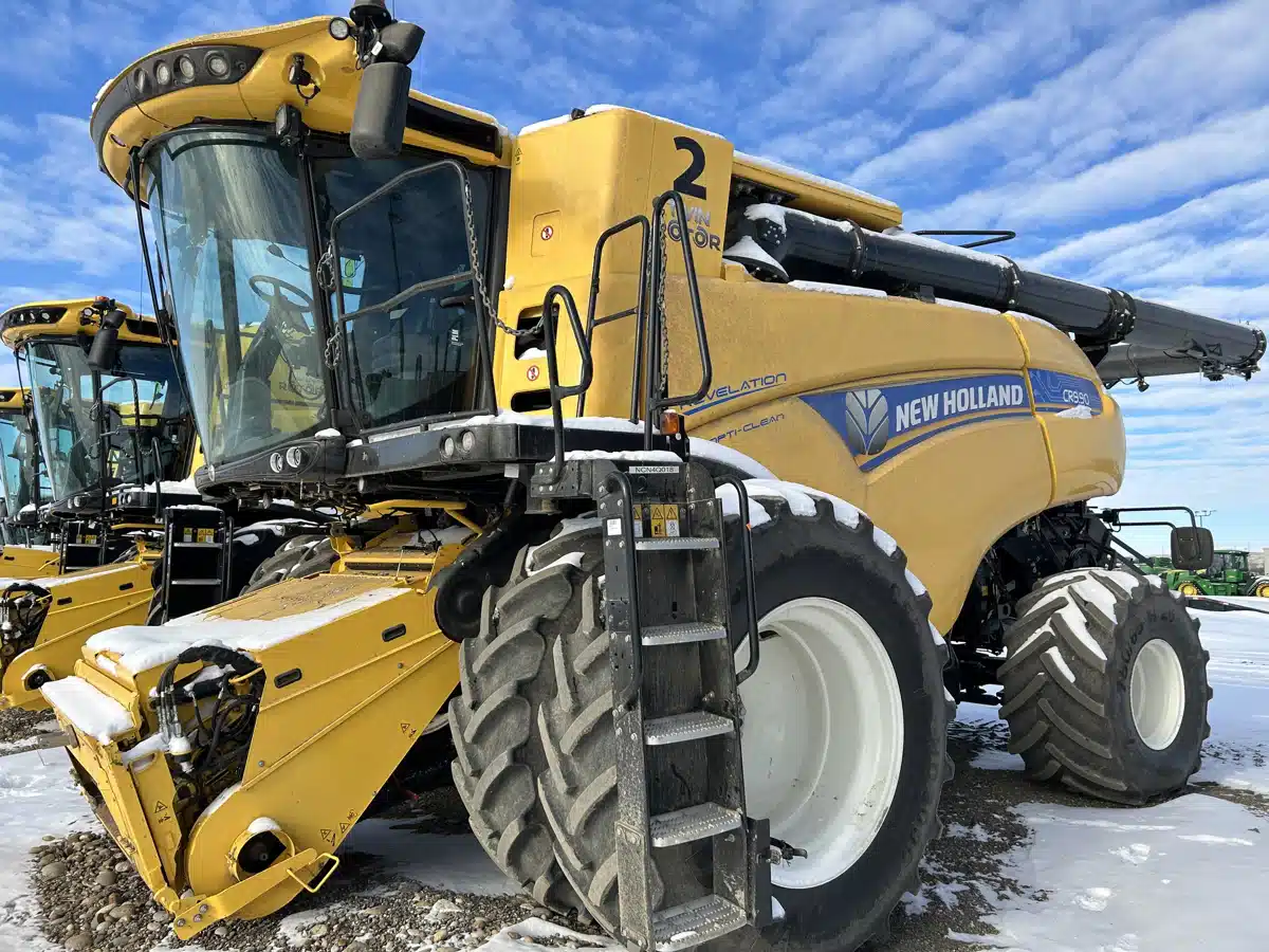 Gallery image 1 for Used 2022 New Holland CR9.90 Combine