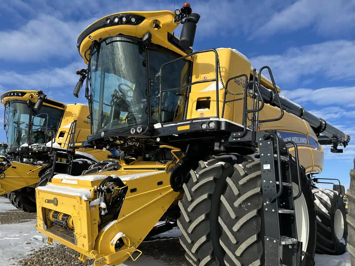 Gallery image 1 for Used 2022 New Holland CR9.90 Combine