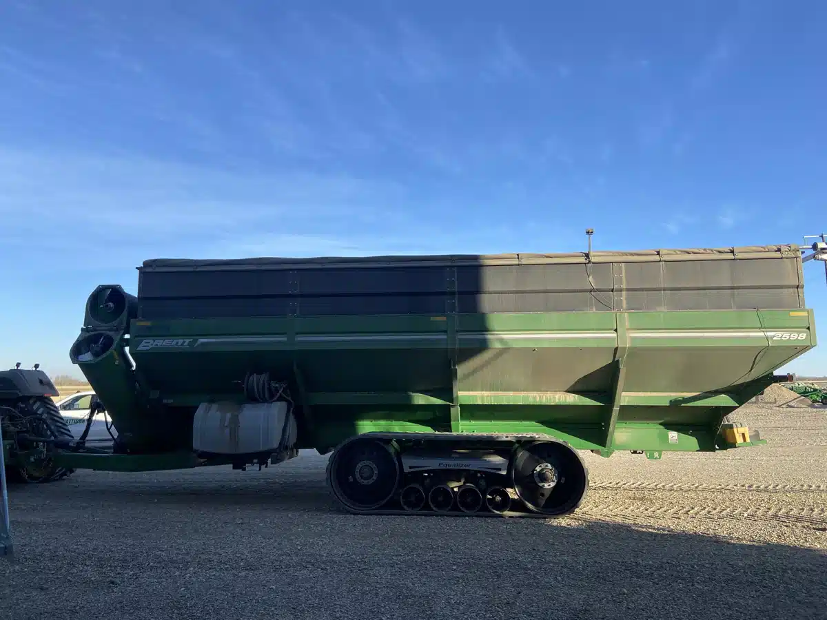 Gallery image 2 for 2024 Brent 2598 Grain Cart
