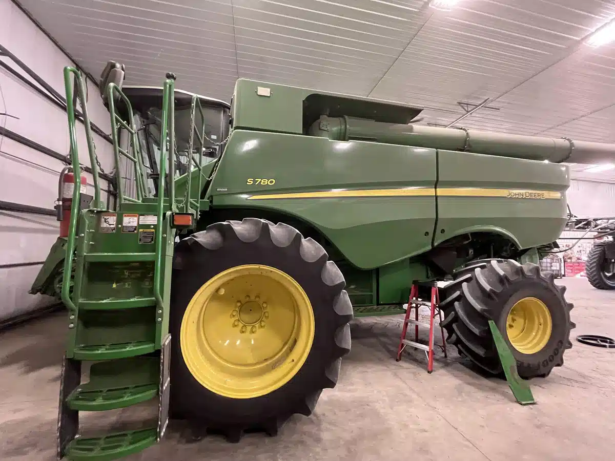 Gallery image 2 for 2018 John Deere S780 Combine