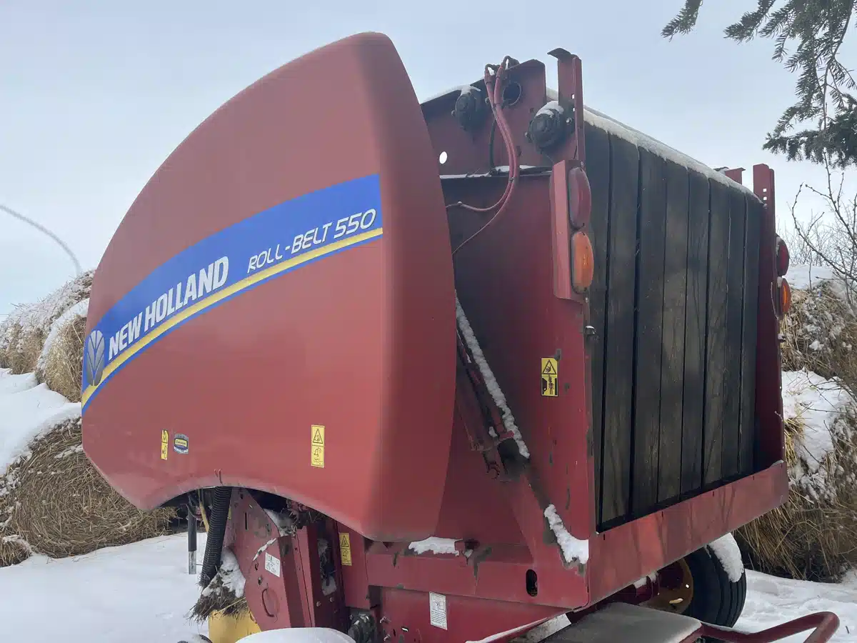 Gallery image 2 for 2016 New Holland Rollbelt 550 Round Baler