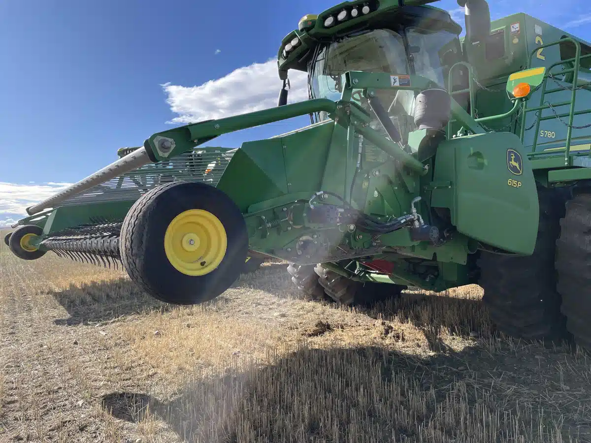 Gallery image 2 for Used 2014 John Deere 615P Header - Draper