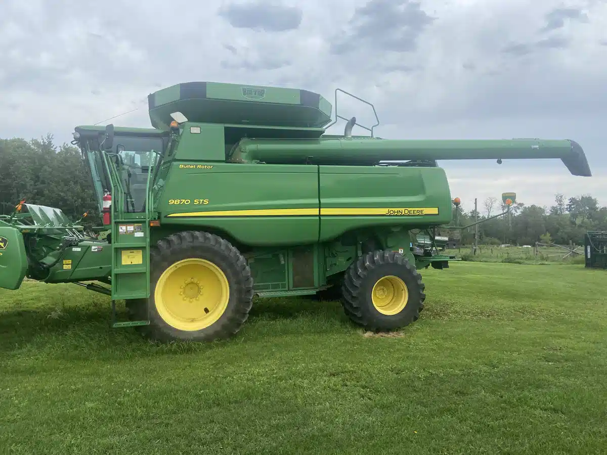 Gallery image 2 for Used 2011 John Deere 9870 STS Combine