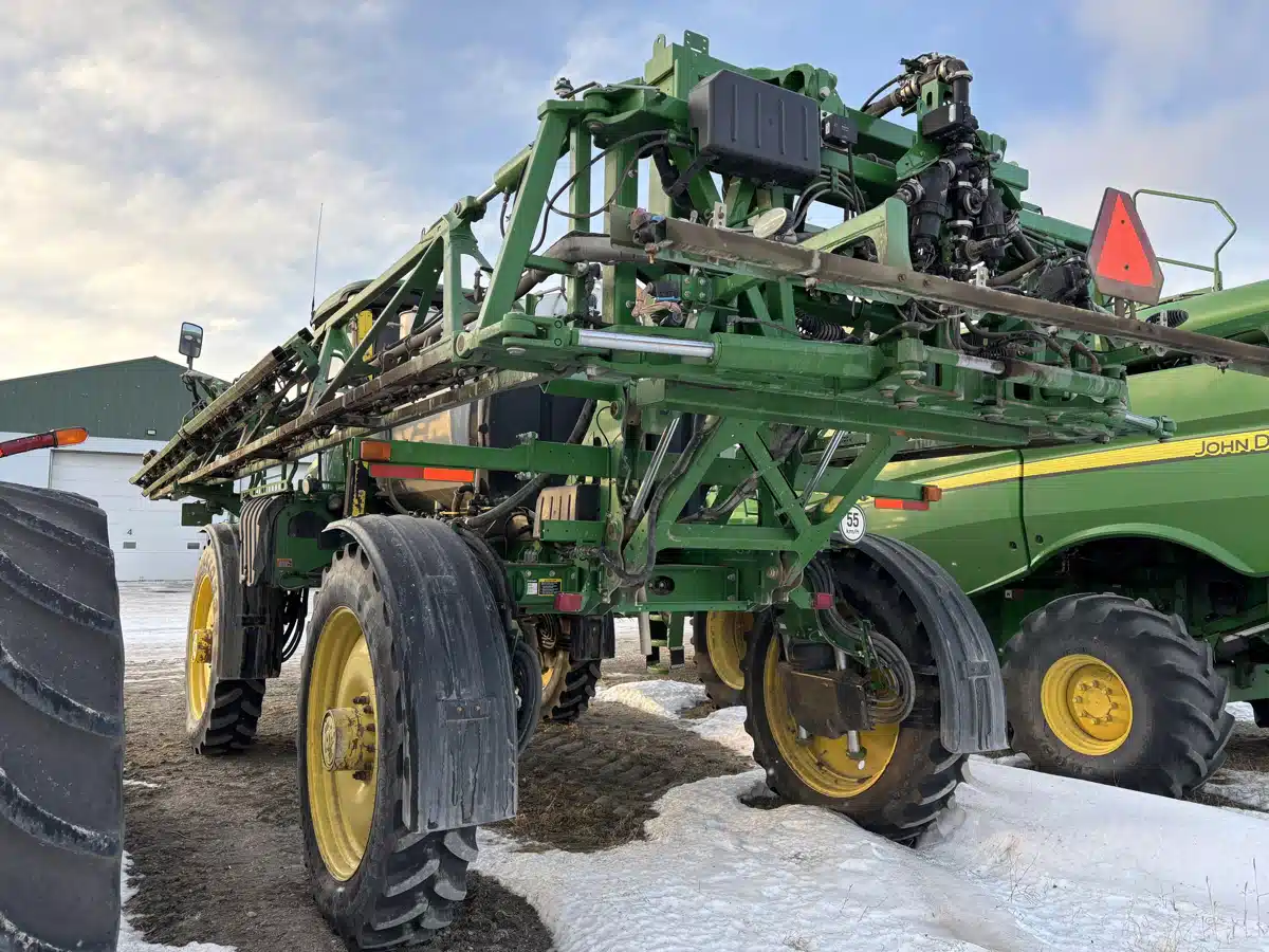 Gallery image 2 for Used 2016 John Deere R4038 Sprayer - Self Propelled