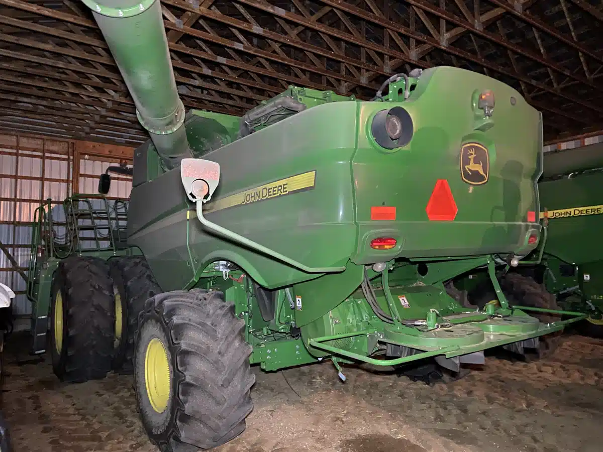 Gallery image 2 for Used 2016 John Deere S680 Combine