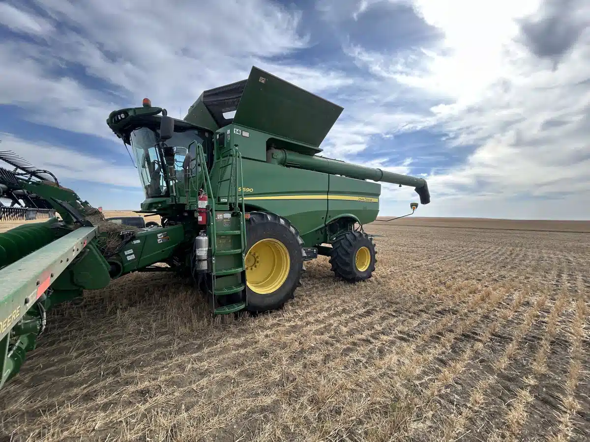 Used 2014 John Deere S690 Combine