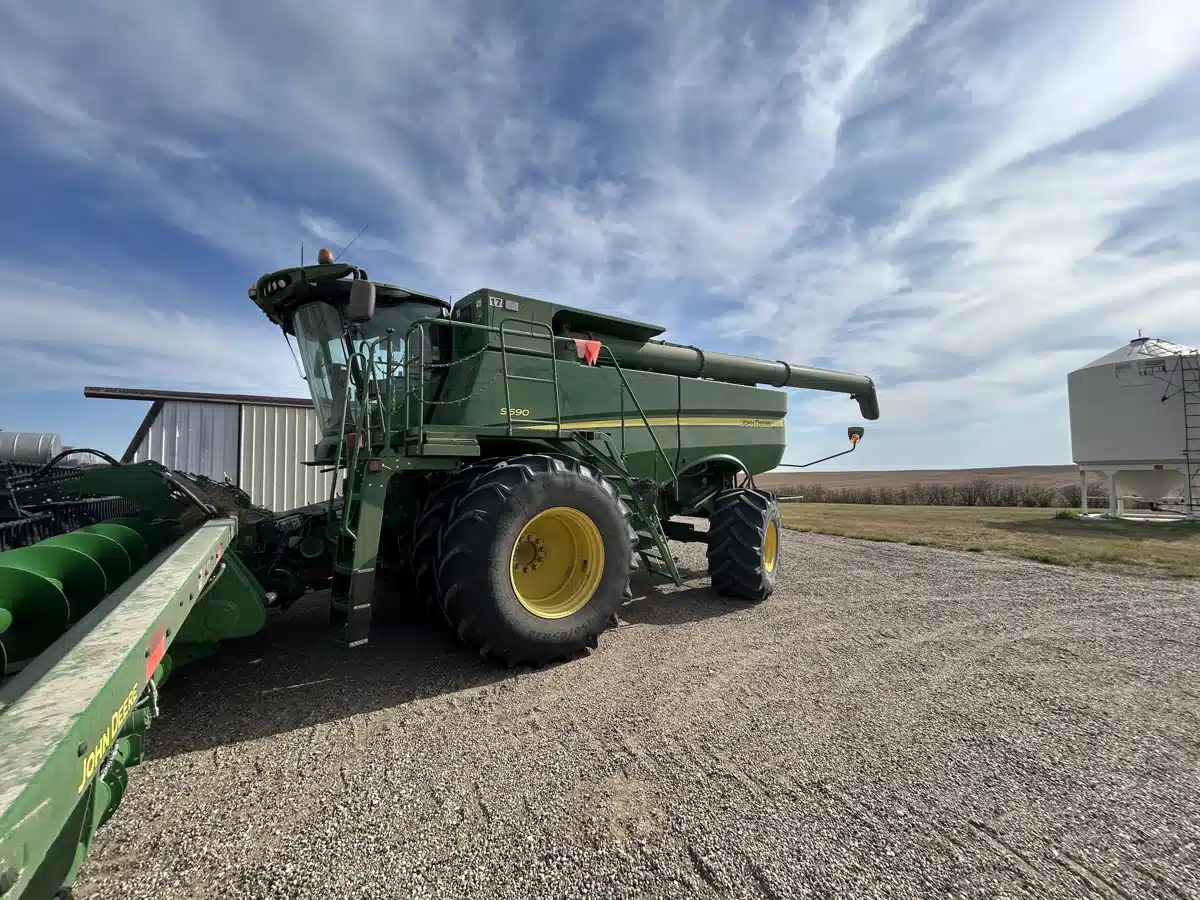 Used 2017 John Deere S690 Combine
