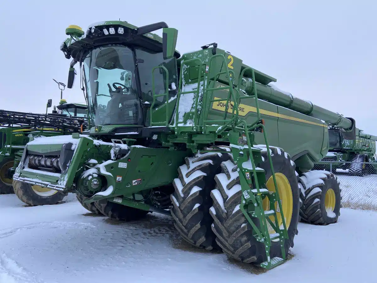 Used 2022 John Deere X9 1000 Combine