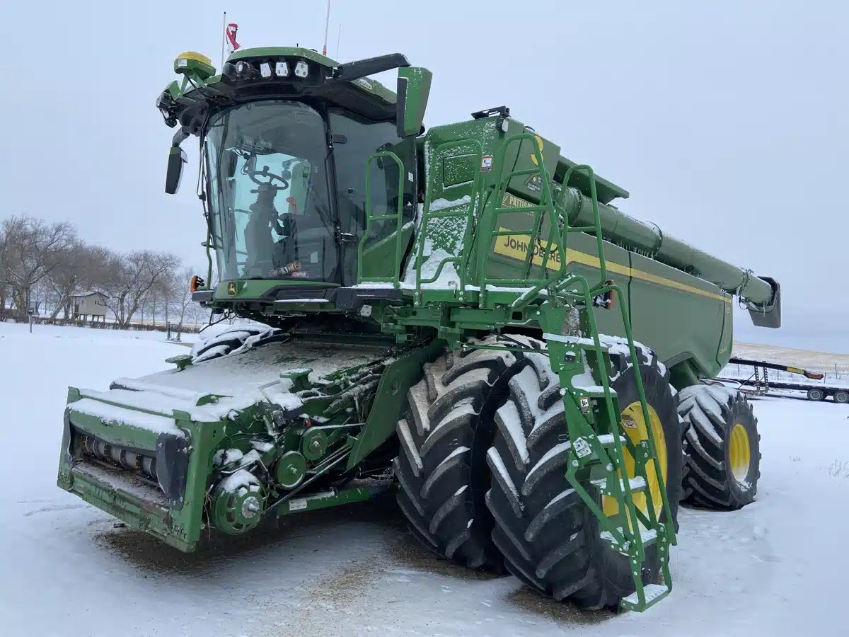 Used 2022 John Deere X9 1000 Combine