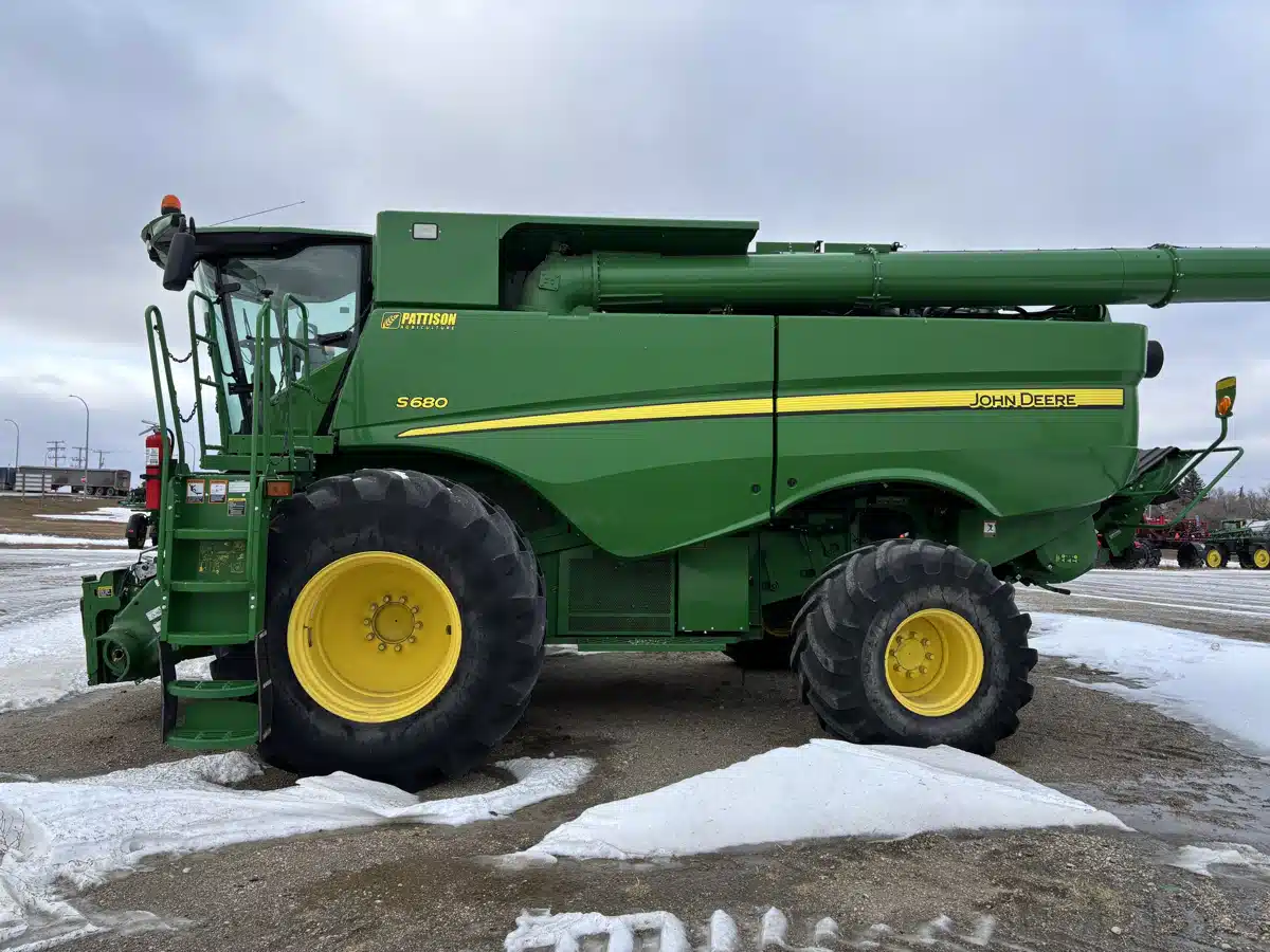 Gallery image 2 for Used 2015 John Deere S680 Combine