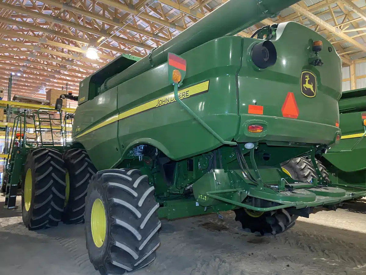 Gallery image 2 for Used 2019 John Deere S780 Combine