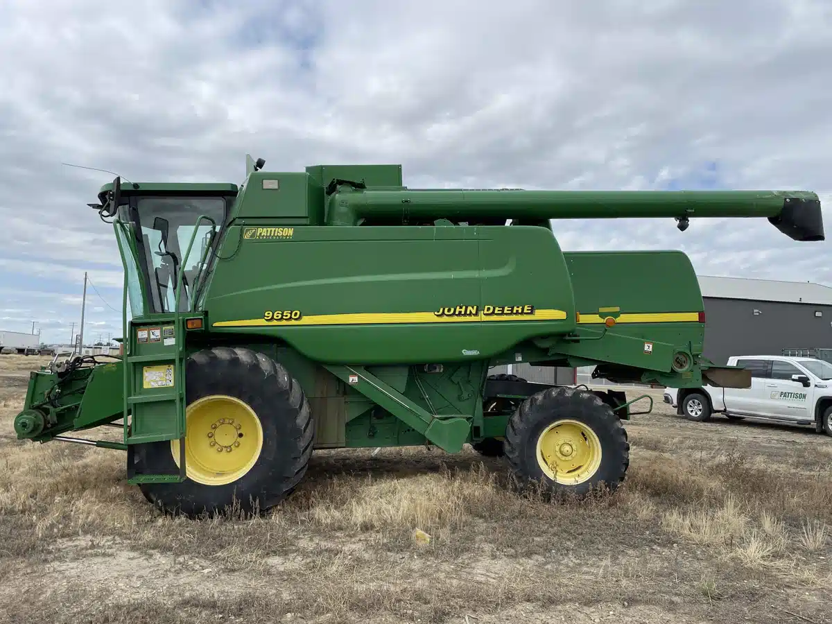 Gallery image 2 for Used 2000 John Deere 9650 Combine