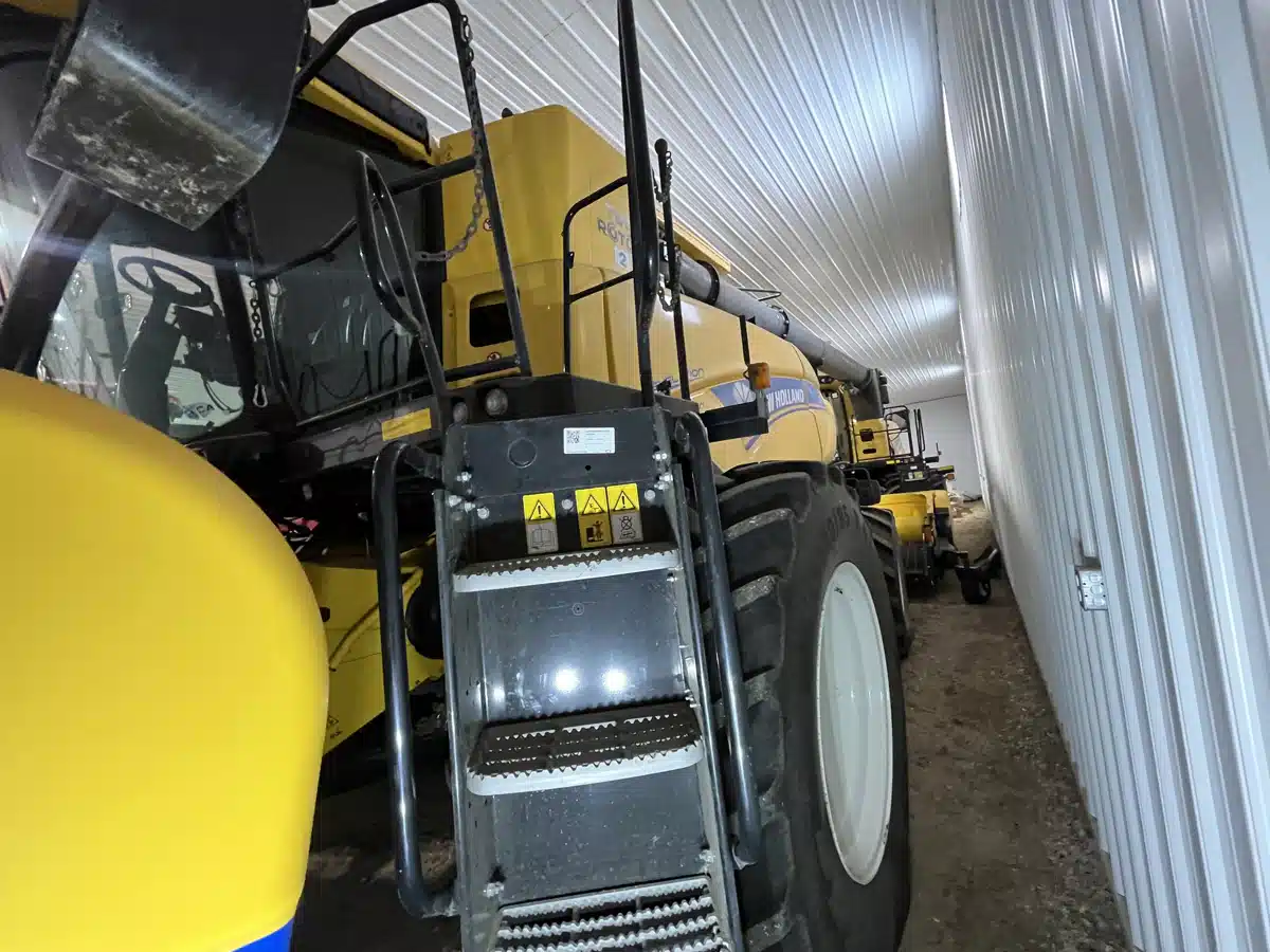 Used 2023 New Holland CR9.90 Combine