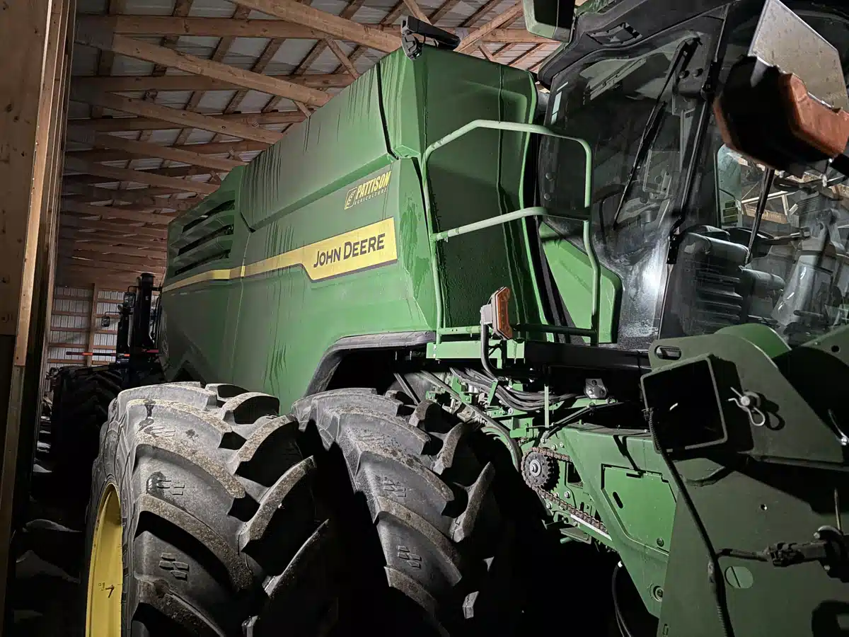 Gallery image 1 for 2023 John Deere X9 1000 Combine