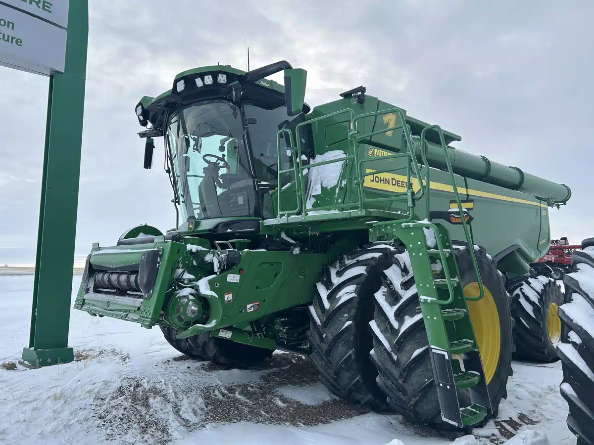 Gallery image 1 for 2025 John Deere X9 1000 Combine
