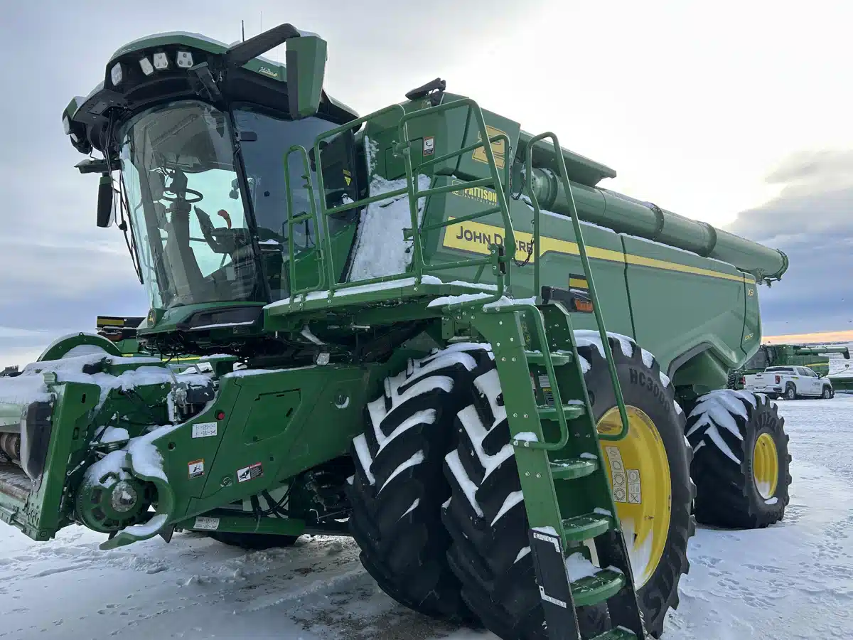Gallery image 1 for 2025 John Deere X9 1000 Combine