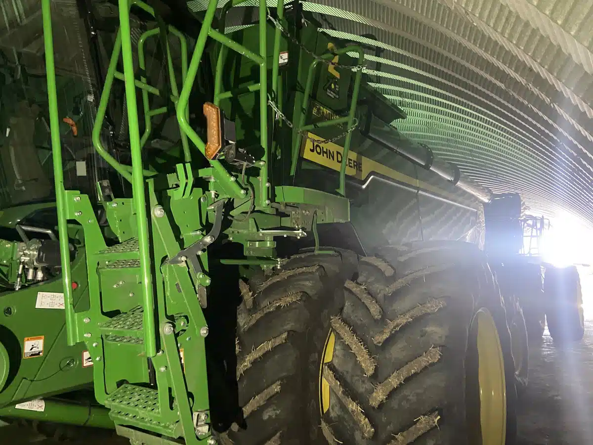 Gallery image 2 for 2022 John Deere X9 1100 Combine