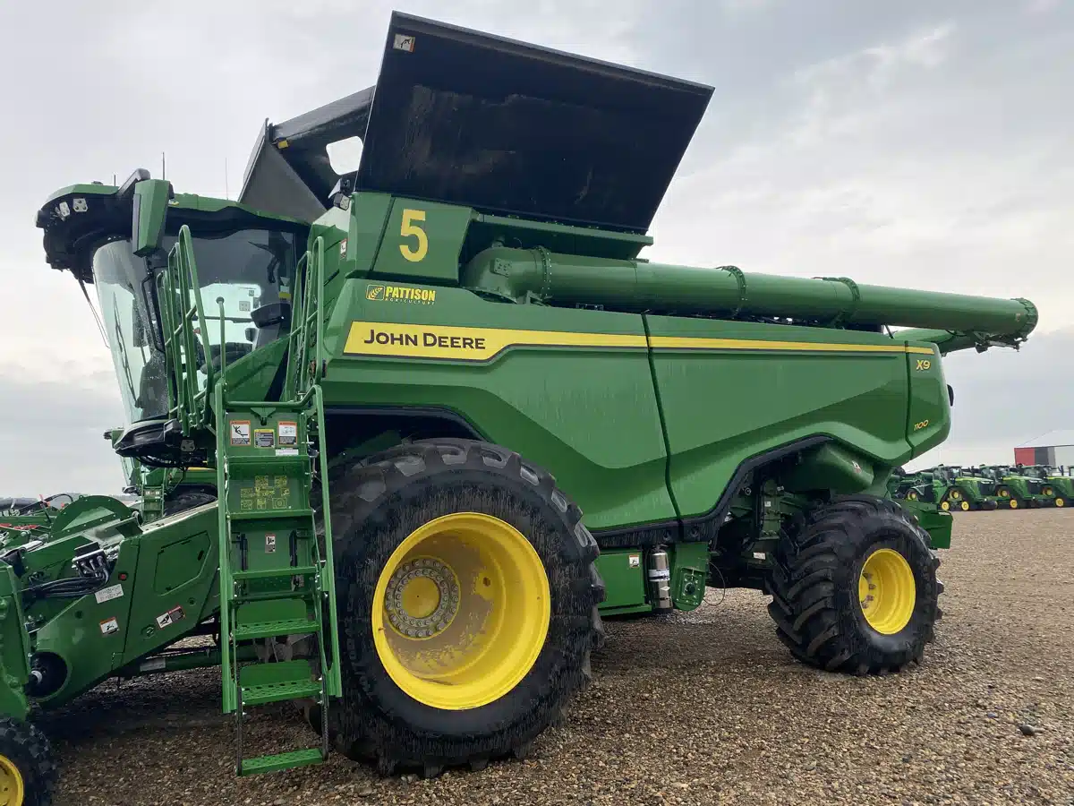 Gallery image 2 for 2024 John Deere X9 1100 Combine