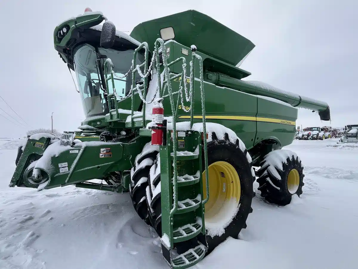 Gallery image 1 for 2013 John Deere S690 Combine