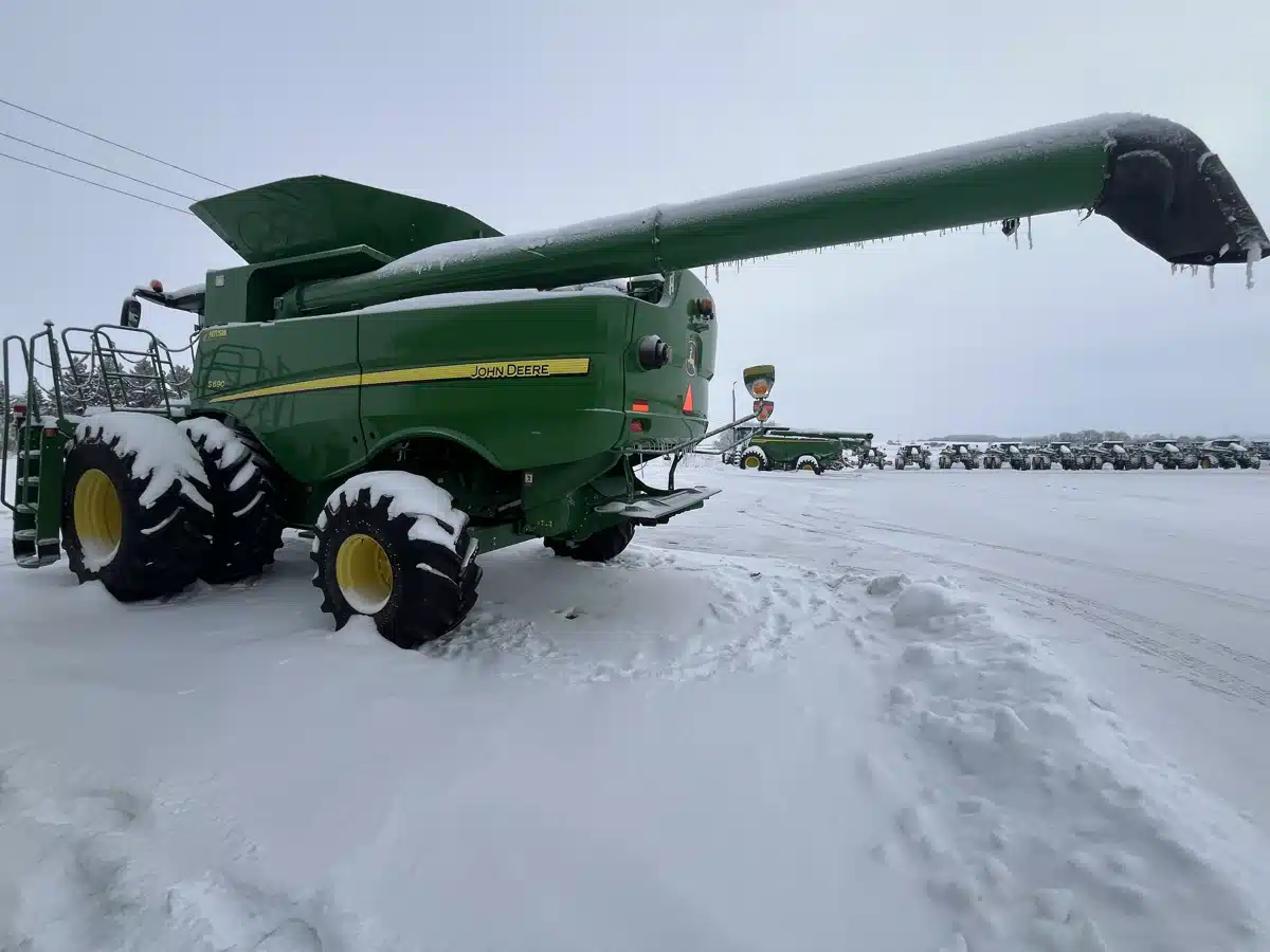 Gallery image 2 for 2013 John Deere S690 Combine