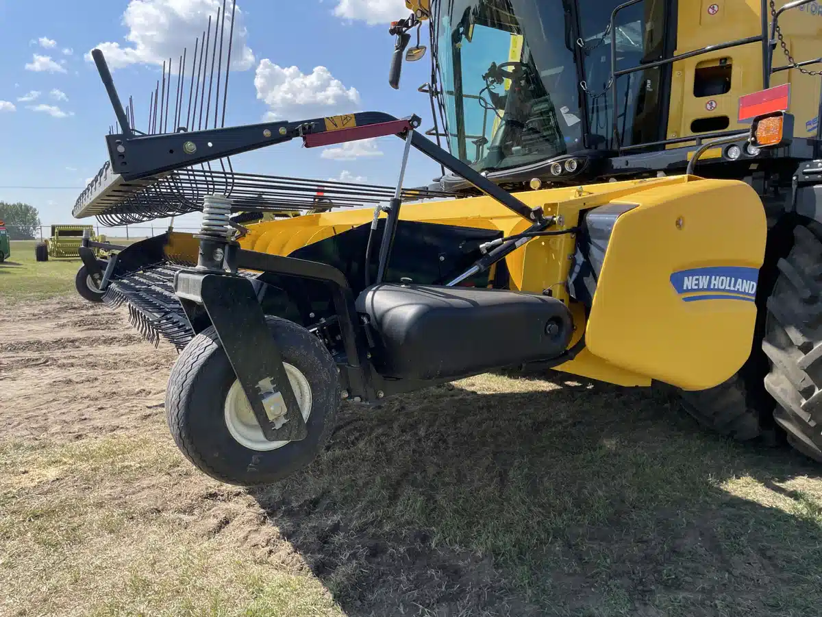 Gallery image 2 for 2023 New Holland 790CP Header - Pickup