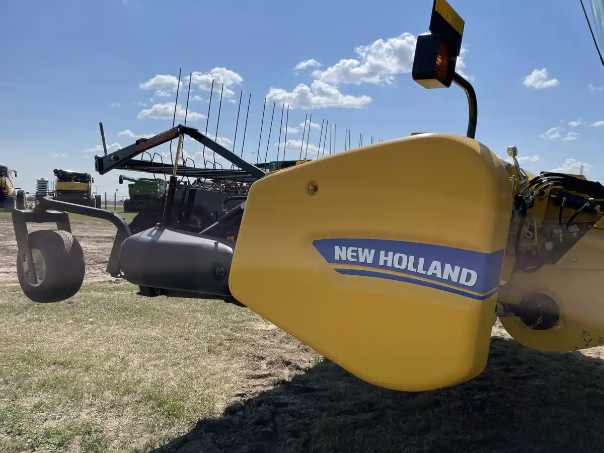 Gallery image 1 for 2023 New Holland 790CP Header - Pickup