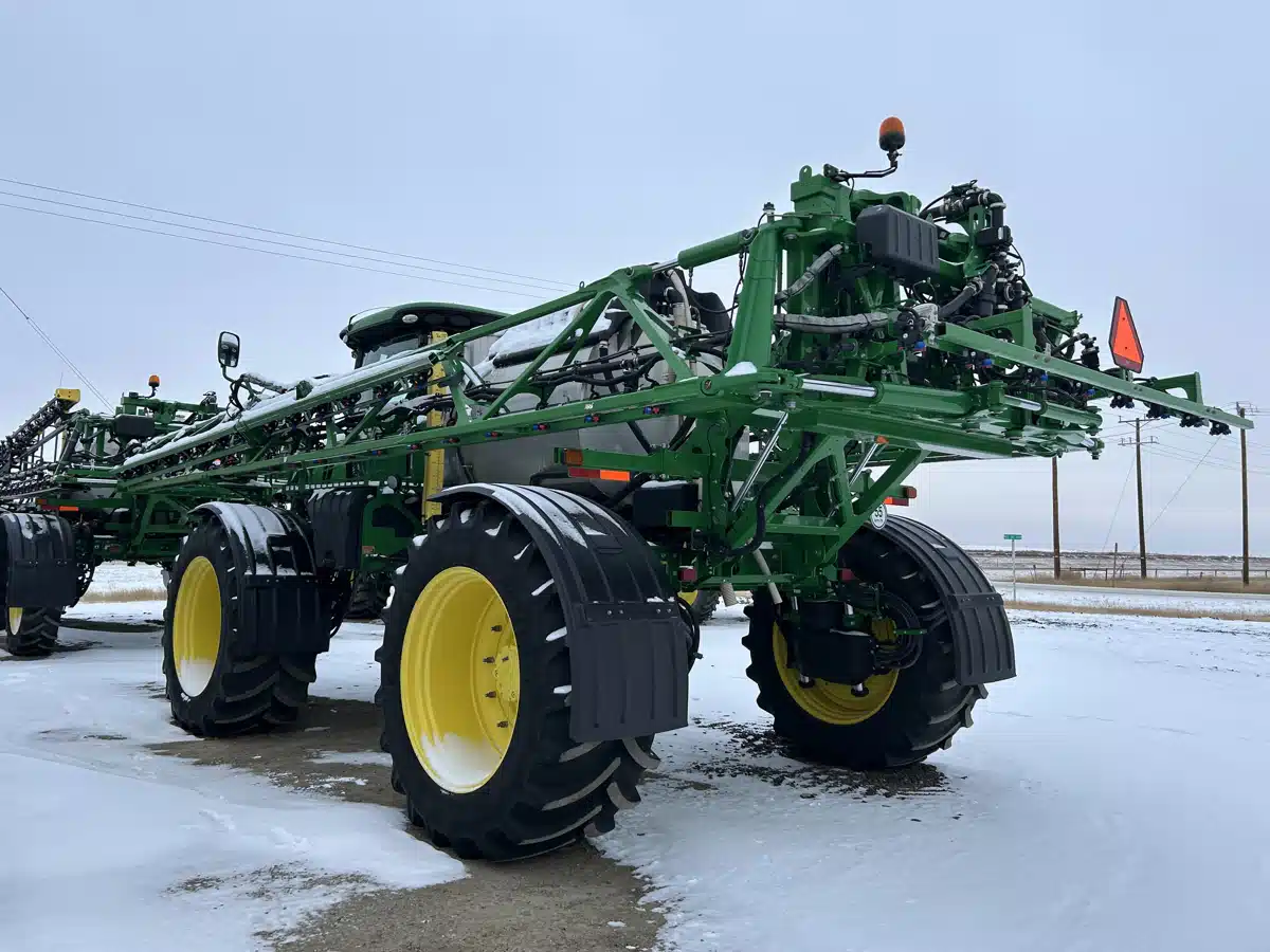 Gallery image 2 for 2018 John Deere R4045 Sprayer - Self Propelled