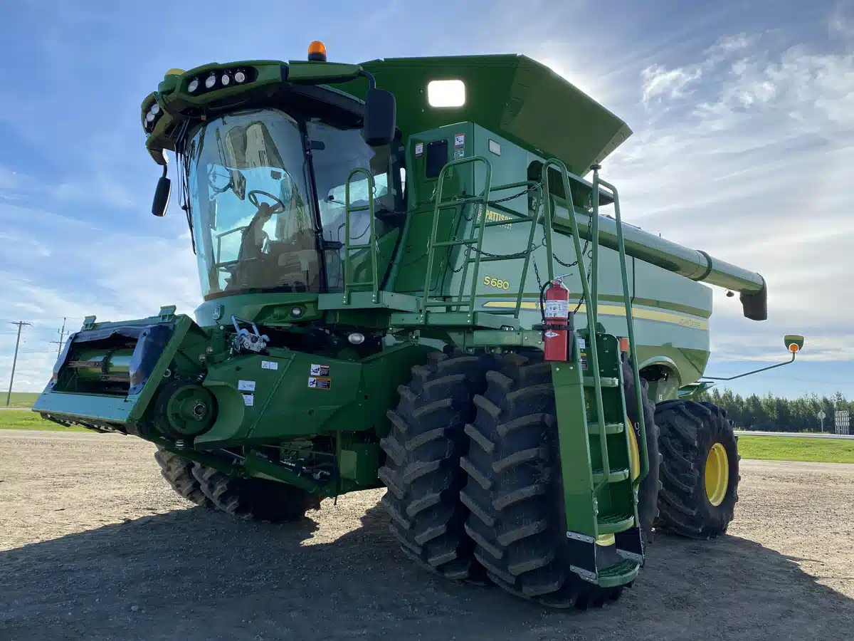 2012 John Deere S680 Combine