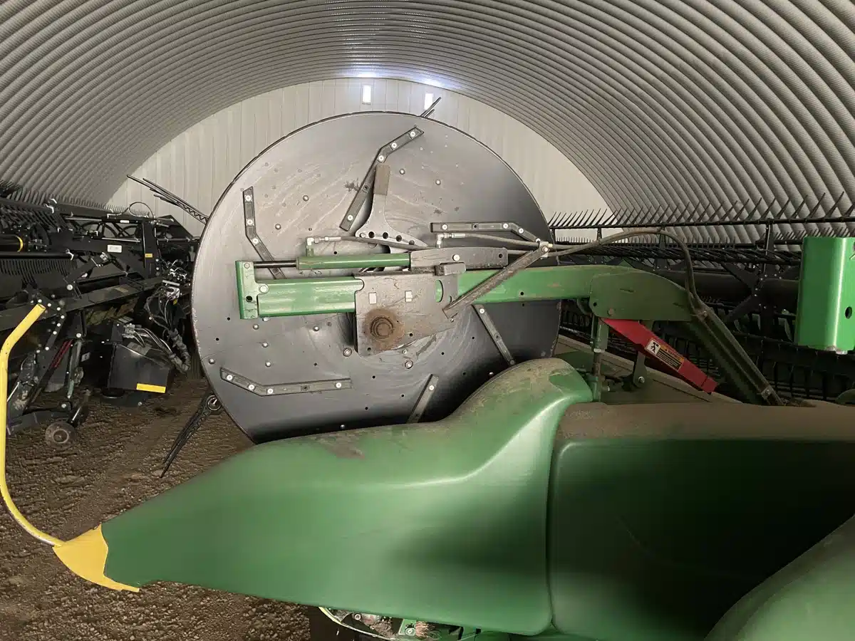 Gallery image 2 for 2017 John Deere 645FD Header - Draper