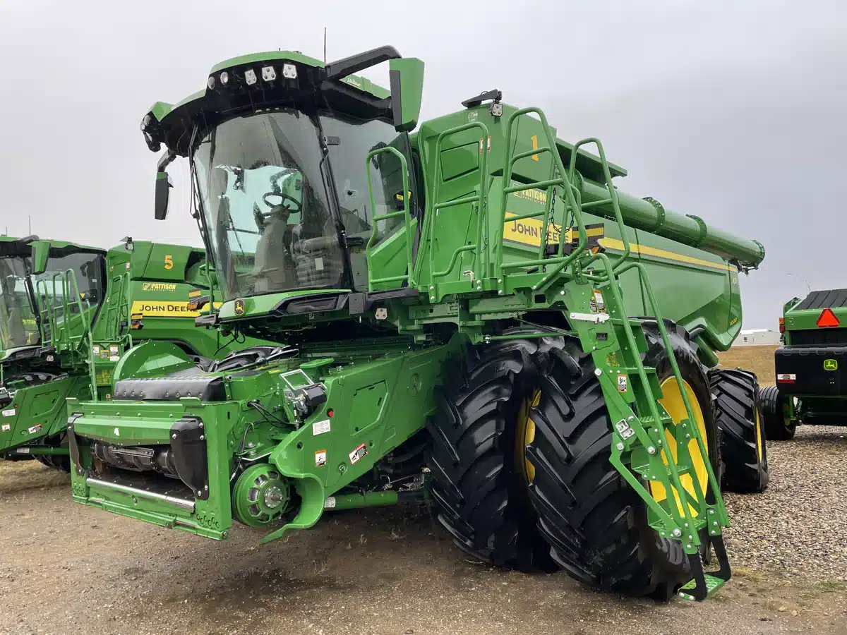 Gallery image 1 for 2024 John Deere X9 1000 Combine