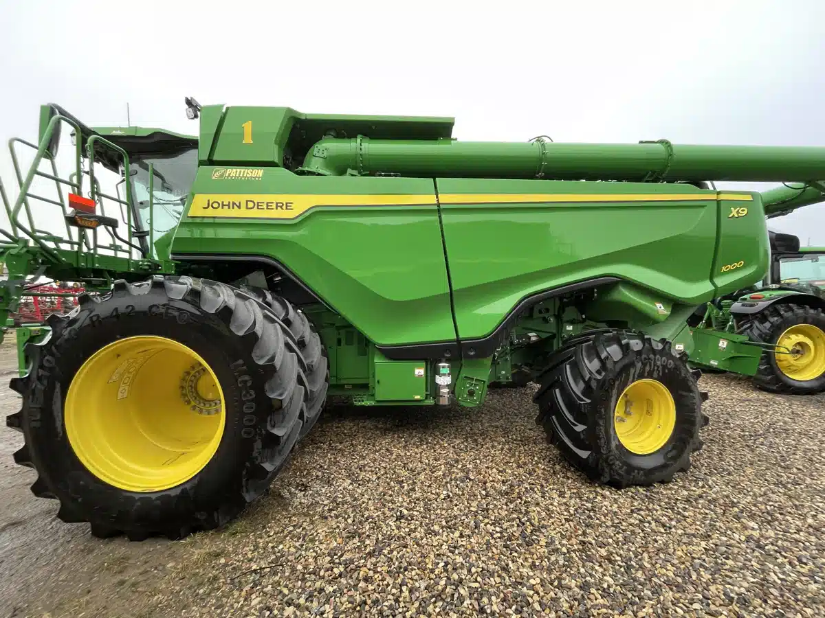 Gallery image 2 for 2024 John Deere X9 1000 Combine