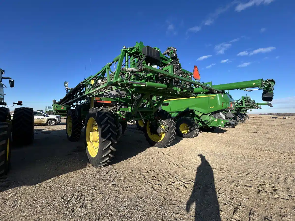 Gallery image 2 for 2018 John Deere R4045 Sprayer - Self Propelled