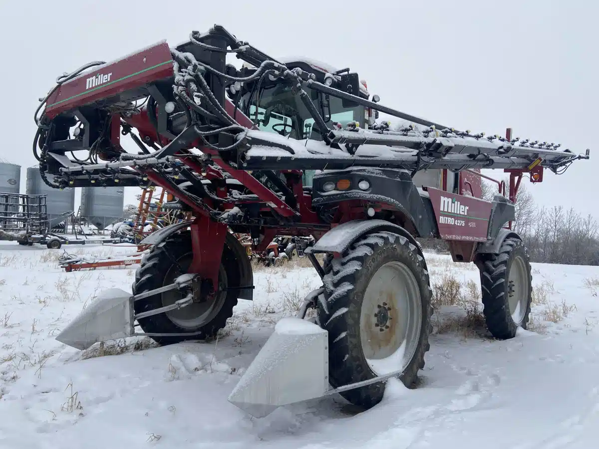 2011 Miller Nitro 4275 Sprayer - Self Propelled