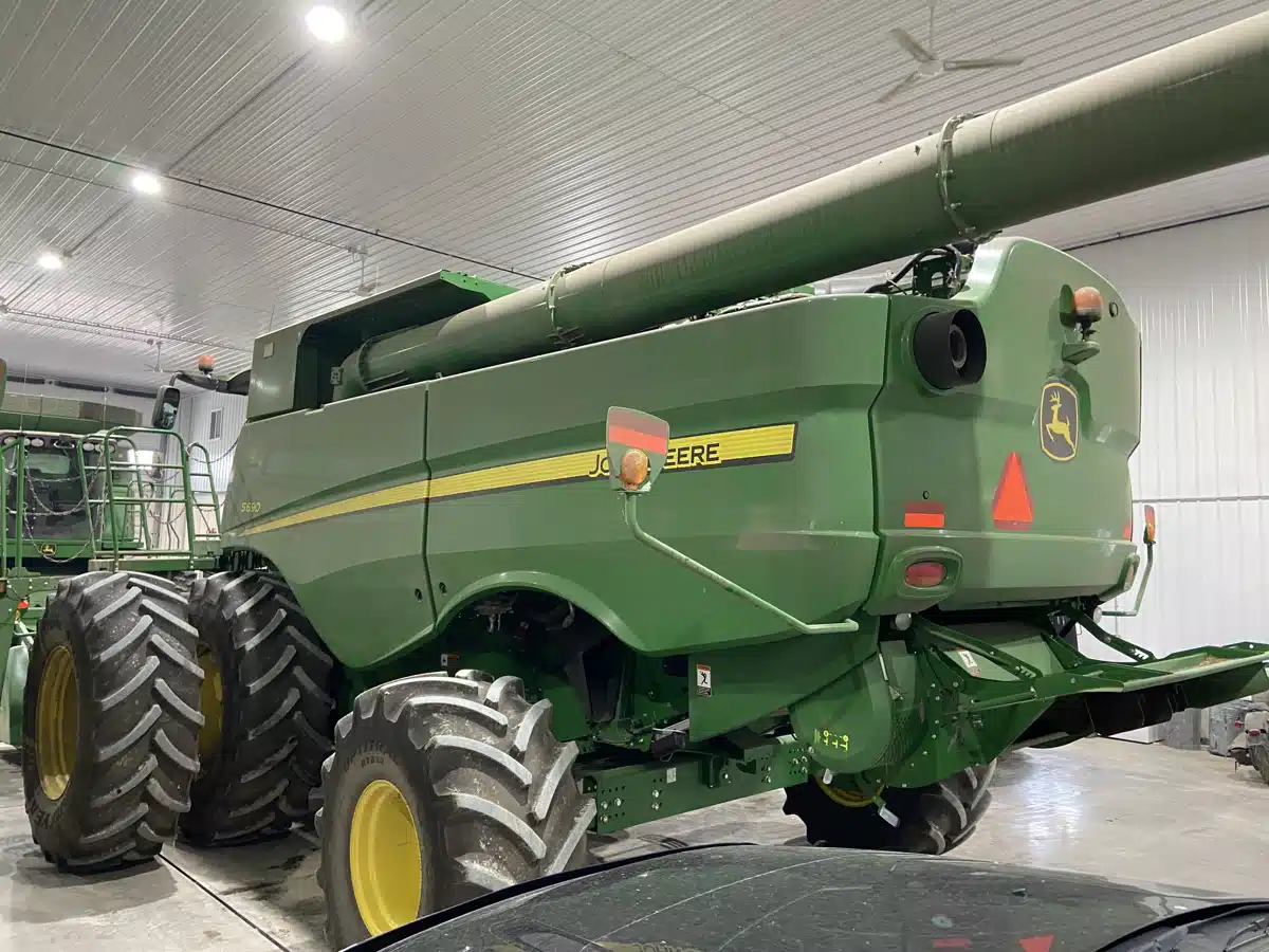 Gallery image 2 for 2017 John Deere S690 Combine