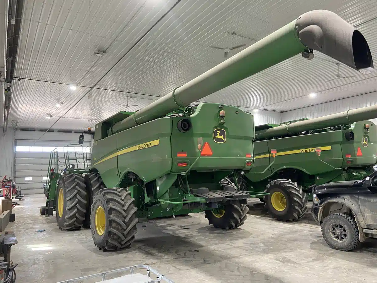 Gallery image 2 for 2017 John Deere S690 Combine