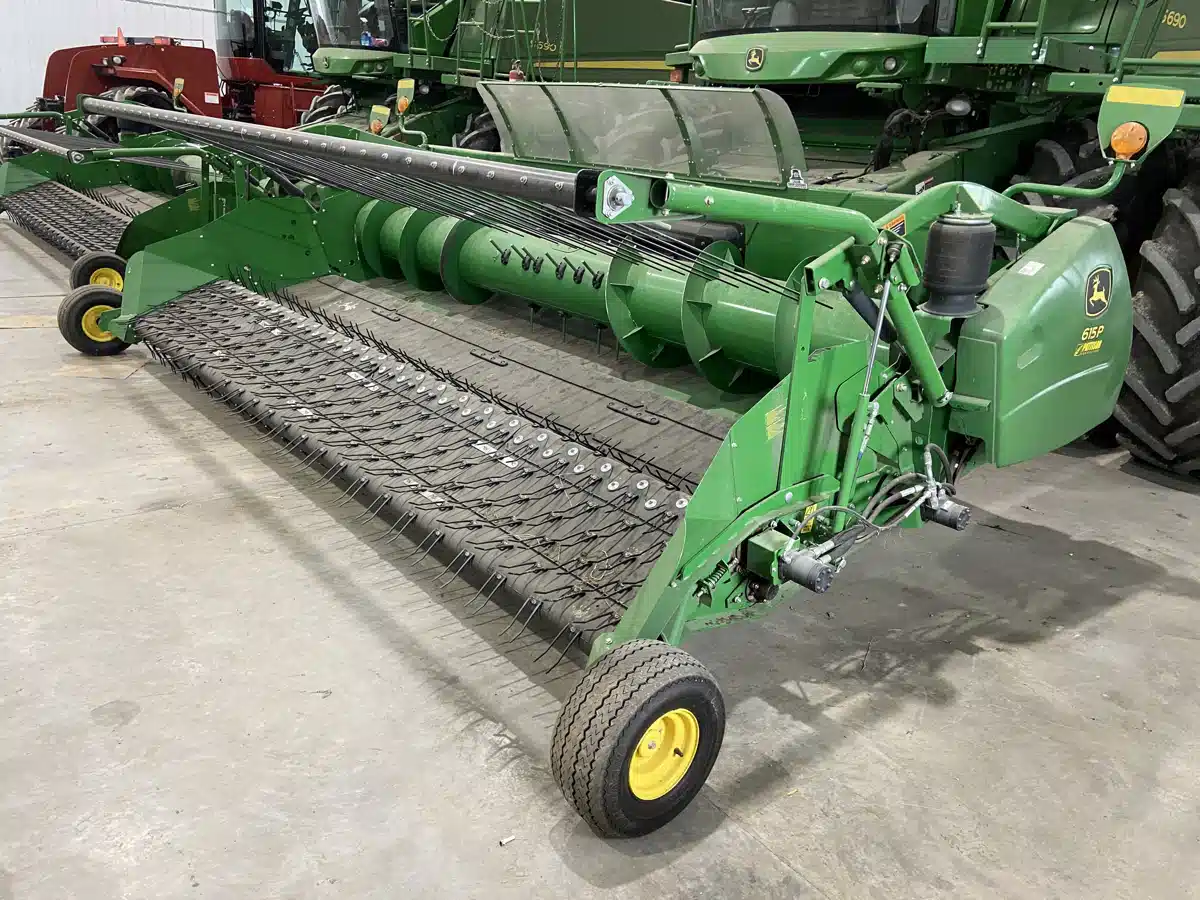 Gallery image 1 for 2017 John Deere 615P Header - Draper