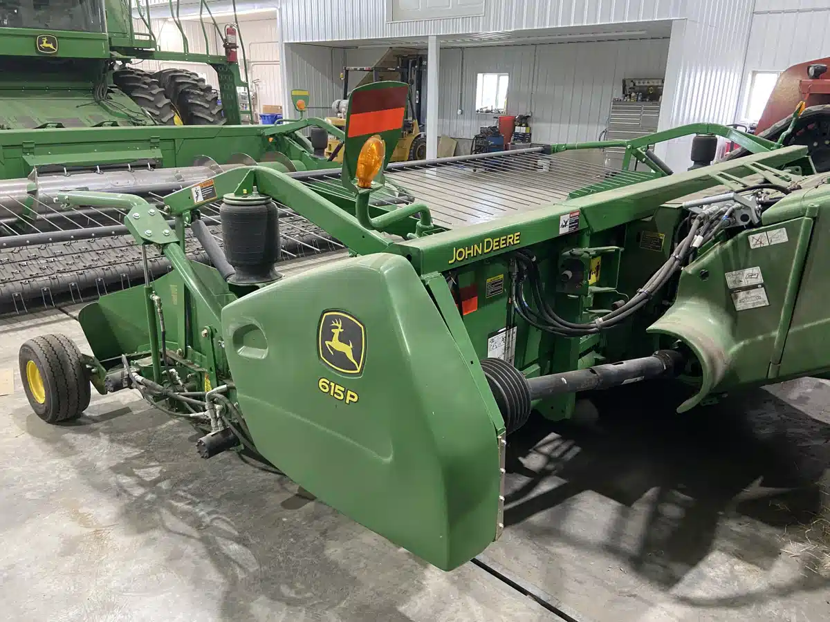 Gallery image 1 for 2017 John Deere 615P Header - Draper