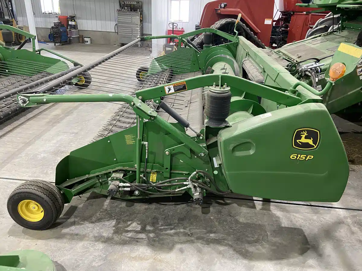 Gallery image 2 for 2017 John Deere 615P Header - Draper